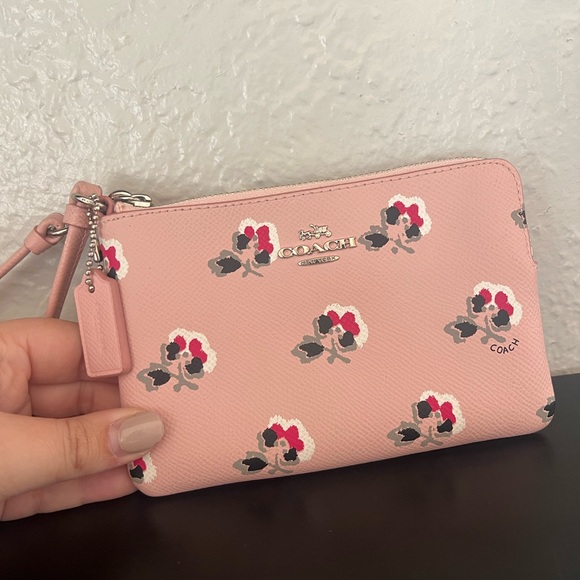 NWOT - Coach Floral Corner Zip Wristlet - Picture 3 of 9